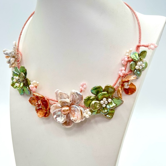 Luxury Artisan Floral Pearl Necklace - Pink and Green - Picture 5 of 5